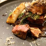 Maison DIA Mizuguchi - 赤みの旨味を感じる牛フィレ肉と
      このフォアグラ、
      2日前のフォアグラよりも濃厚で上質な味わいがする❕
      
      コンガリと焦がしてる香ばしさが癖になりそうな旨さ❕