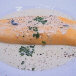 Fluffy omelet with gorgonzola sauce