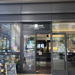 トシ・ヨロイヅカ 東京 - 店頭入口