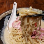 セキレイ - 中太の平打ち麺