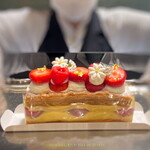 パティスリー ガルガンチュワ - 「苺のミルフィーユ，こちらでお間違いないでしょうか」