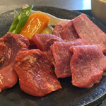 焼肉処 葡萄匠屋 - ［凛］は、上カルビ、上赤身、ハラミと野菜のメニュー