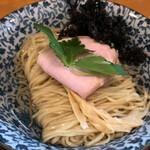 ラーメン イッケン - 綺麗に整えられた中細麺！