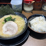 横浜家系ラーメン 一蓮家 - 