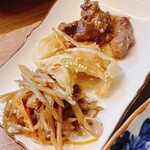 Kyuusuke - 三種盛り。キンピラとセロリの旨辛煮、鶏の肝煮です