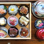 Mikagekura - 九種のおちょこ丼