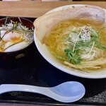Menya Hishio - 　湯浅白醤油ラーメン　しらす丼