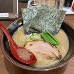 Menya Tatsu - 豚骨醤油ラーメン850円