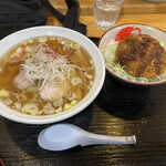 塩川屋 - 熟成醤油ラーメン、メンチカツ丼800円、650円セットで１００円引きです。