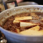 鳥テル - 焼き台の横にあり、視覚から「美味しそう!」とやられます。
