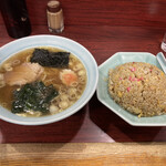 園春 - 安定の味、半チャ半ラーメン