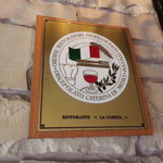 LA COMETA - 入り口横に　イタリア商工会議所認定　品質保証！