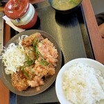 Karayama - ヨメさんオーダーの『梅おろしから揚げ定食』。爽やかな酸味があと引く逸品。