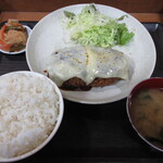お食事・惣菜 うれしや - メンチカツデミグラスソース&チーズ定食