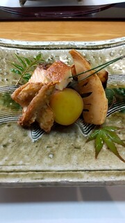 Nihon Ryouri Tsubaki - フグの唐揚げ、サツマイモ、筍、その他