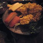 椿 - 燻製チーズ、燻製ポテトサラダ