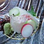 酒菜 九献 - 造り　イサキ　ヒラメ　コチ