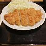 とんかつ　まるや - ロースかつ定食700円