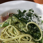 洋食喫茶かんぱーにゃ - 麺と刻み小松菜の間にたっぷりソースがうれしい♡