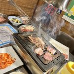 Yakiniku Horumon Sakaba Toroniku - 