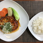 洋食喫茶かんぱーにゃ - 鶏ひき肉の葉たまねぎ入りハンバーグテリヤキソース　ライス