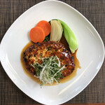 洋食喫茶かんぱーにゃ - 鶏ひき肉の葉たまねぎ入りハンバーグテリヤキソース