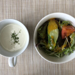 洋食喫茶かんぱーにゃ - 冷製大根のポタージュ　サラダ