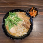 燕三条背脂ラーメン 八九十 - 