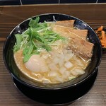 燕三条背脂ラーメン 八九十 - 