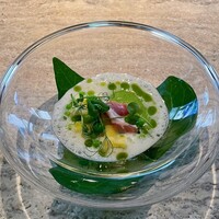 ad hoc  - 豆、ブッラータ、パイナップル