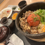 三木サービスエリア レストラン - 丸ごとトマトと但馬牛の石焼丼