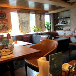 バンビーノコーヒーコウベ - ソファー席②、2人掛け席②、ほかテーブル席3つかな。