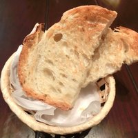 BISTRO DOUBLE - 牛バベットステーキ赤ワインソース 1700円 のパン