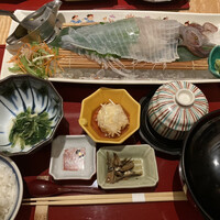 対馬のどぐろとイカ活き造り 博多 魚蔵 都ホテル店 - 
