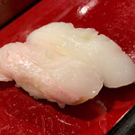 寿司栄 - 平目・いか　　　　　　　　　　　　　　　　　　シャリも旨く、サイズ感も良いです。