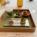 ナベノ-イズム - 前菜、五点　三浦半島の春キャベツの緑と緑の和紙