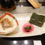 Oosawa Onsen Sansui Kaku - 左が豚。右は中に牛肉とナス。