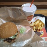 BURGER KING - スモーキーBBQワッパー（クーポン利用）710円(税込)
                        