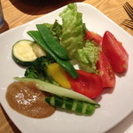 トラットリア コダマ - ランチコース（１，６００円）の前菜ブッフェの季節野菜のボイルとスティック野菜