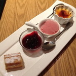 トラットリア コダマ - デザート付ランチコース（１，６００円）のデザート盛り合わせ（クリームブリュレ・ブラッドオレンジのソルベ・ベリーのゼリー・エクレア）