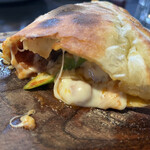 ベーカリー&レストラン沢村 旧軽井沢 - CALZONEはピザを包んだようなもの