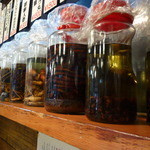 萬里 - すずめ蜂、コブラ、朝鮮人参、マムシなどを漬けたお酒