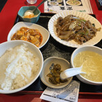 永利 - 玉ねぎと牛肉スライス炒め定食