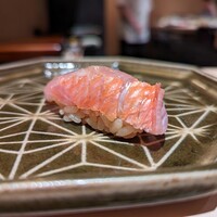 鮨 若尊 - 金目鯛（昆布〆）