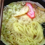 加賀 白山そば - 食べる直前、極細麺を掘り起こしました