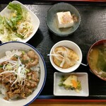 まんまる亭 - あんかけ豚ニラ丼定食700円