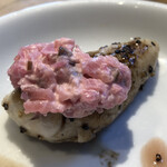 ニクアザブ - 信玄鶏のモモを漬物のソースで　いぶりがっこが香ばしい