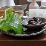 桶家乃隠居 - 生ピーマンと鶏肉味噌