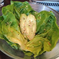 焼肉うしごろ 銀座並木通り店 - キュウリ1枚食べちゃいました(汗)