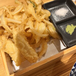 鮨・酒・肴 杉玉  - 旬の筍と新玉ねぎの天ぷら。旬のお野菜はやはり美味しい！揚げたてサクサクでした。